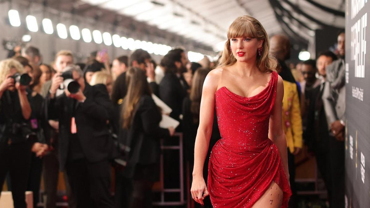 taylor-swift-bikin-terkejut-bagikan-tip-besar-ke-karyawan-pesta-grammy-2025