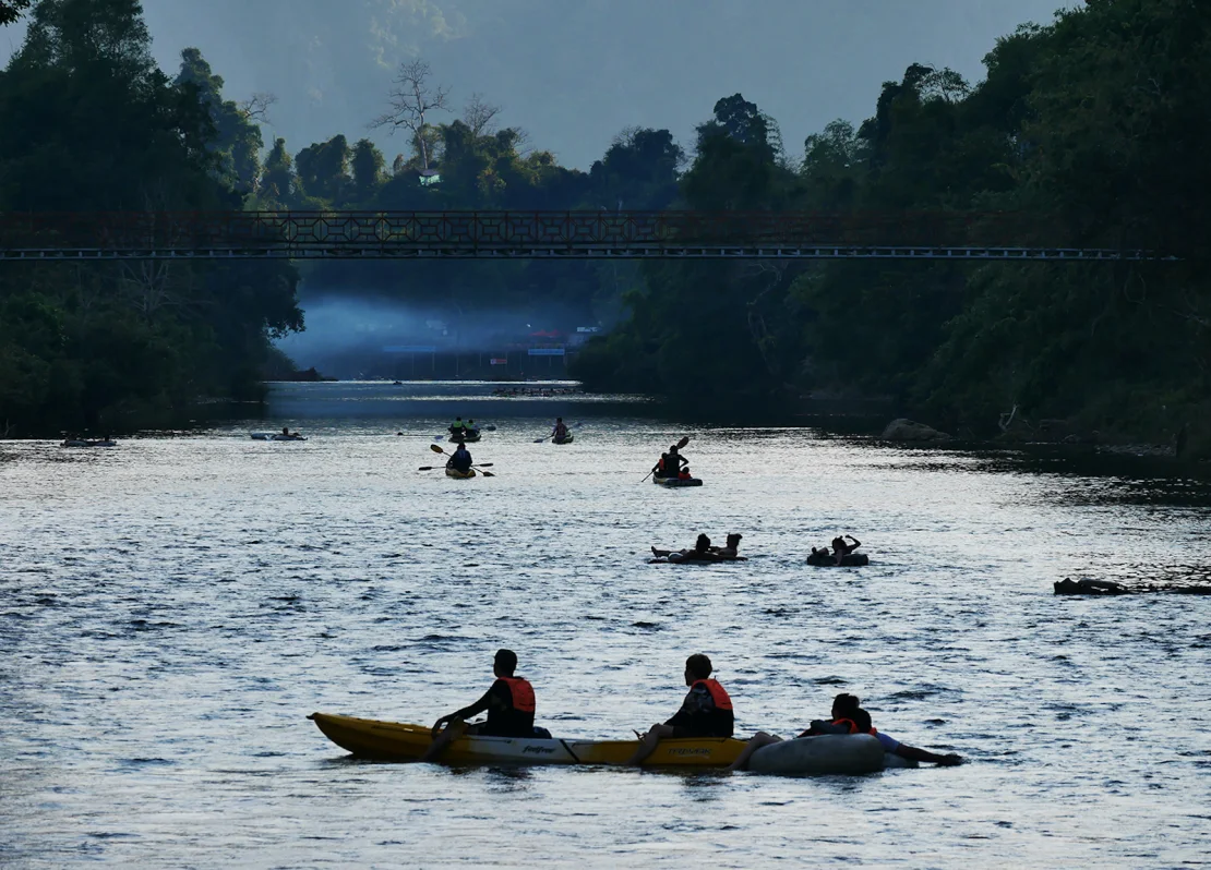 vang-vieng-laos-dari-pusat-pesta-menjadi-destinasi-ekowisata-yang-menakjubkan