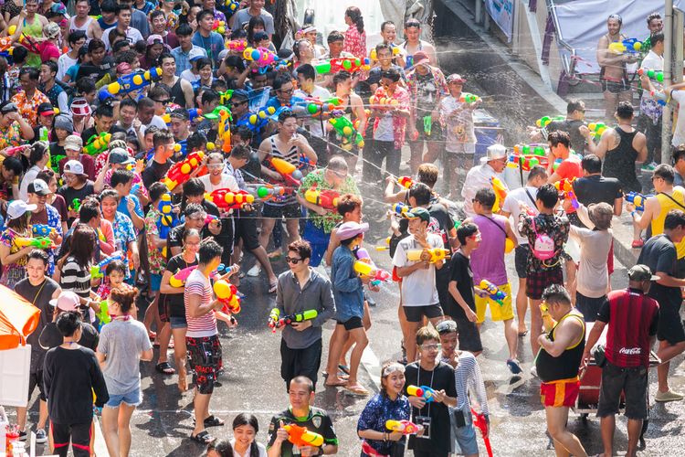 Pakaian Adat dan Tarian Tradisional di Perayaan Songkran Kamboja