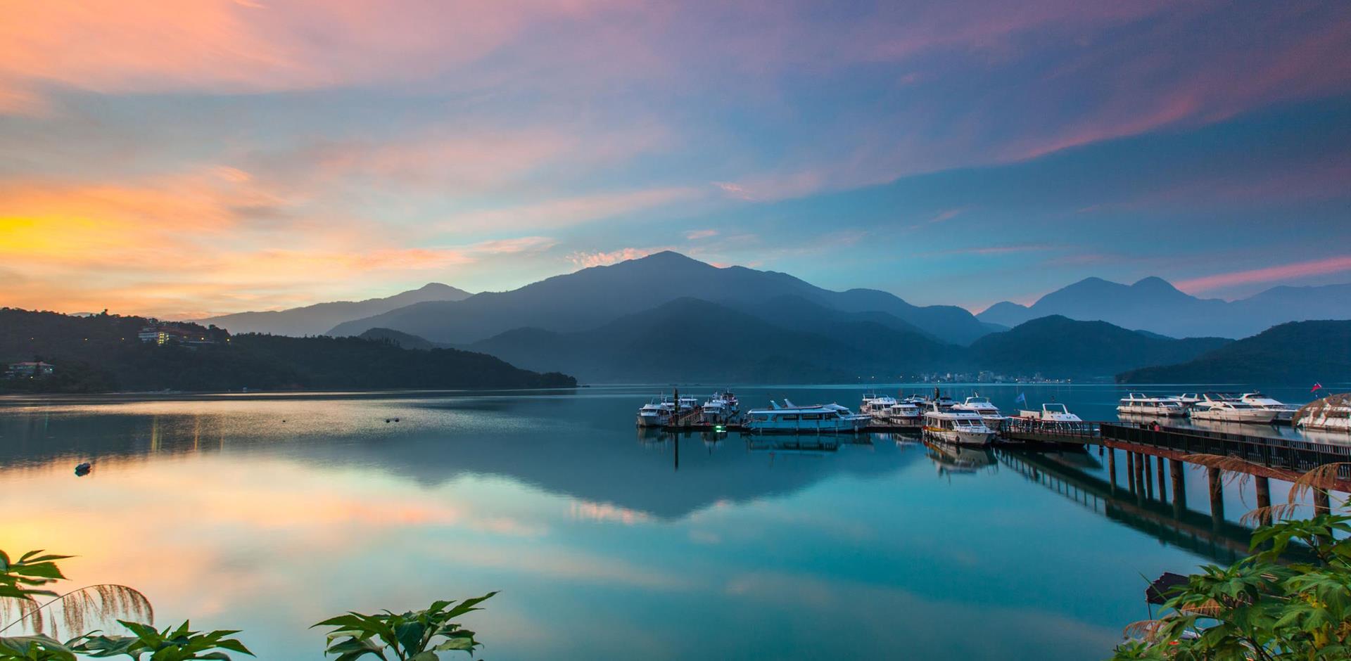 Dari Danau Sun Moon ke Desa Jiufen: Pesona Tak Terlupakan Taiwan
