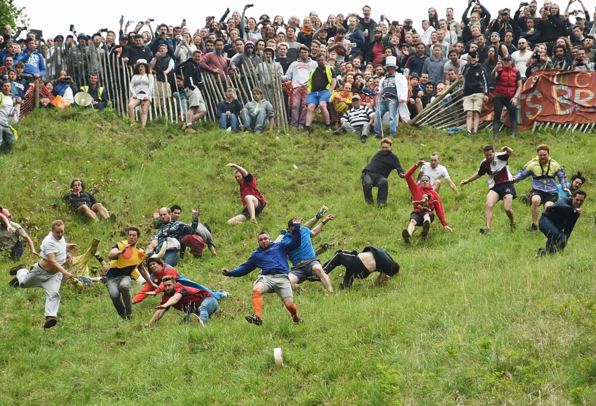 keberanian-dan-tradisi-ekstrem-menyusuri-keunikan-cheese-rolling-di-inggris